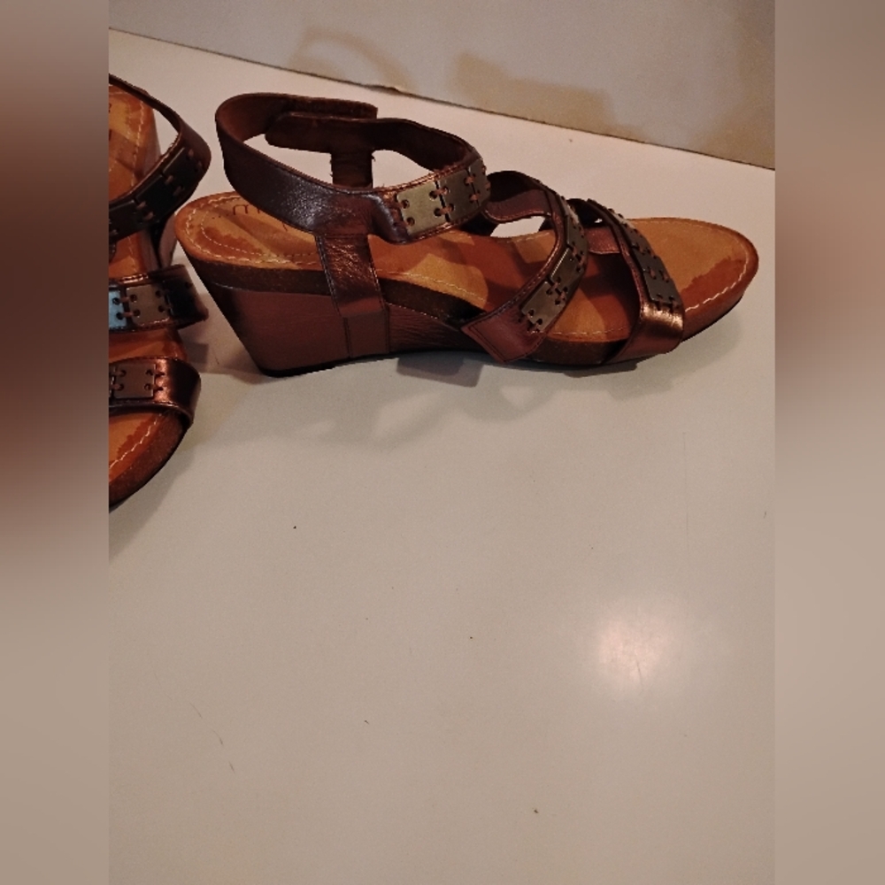 ...Me Too(Soho) Brown Tan Strappy Sandals Ankle Metal Square Plates Decor 7.5 - Picture 6 of 16